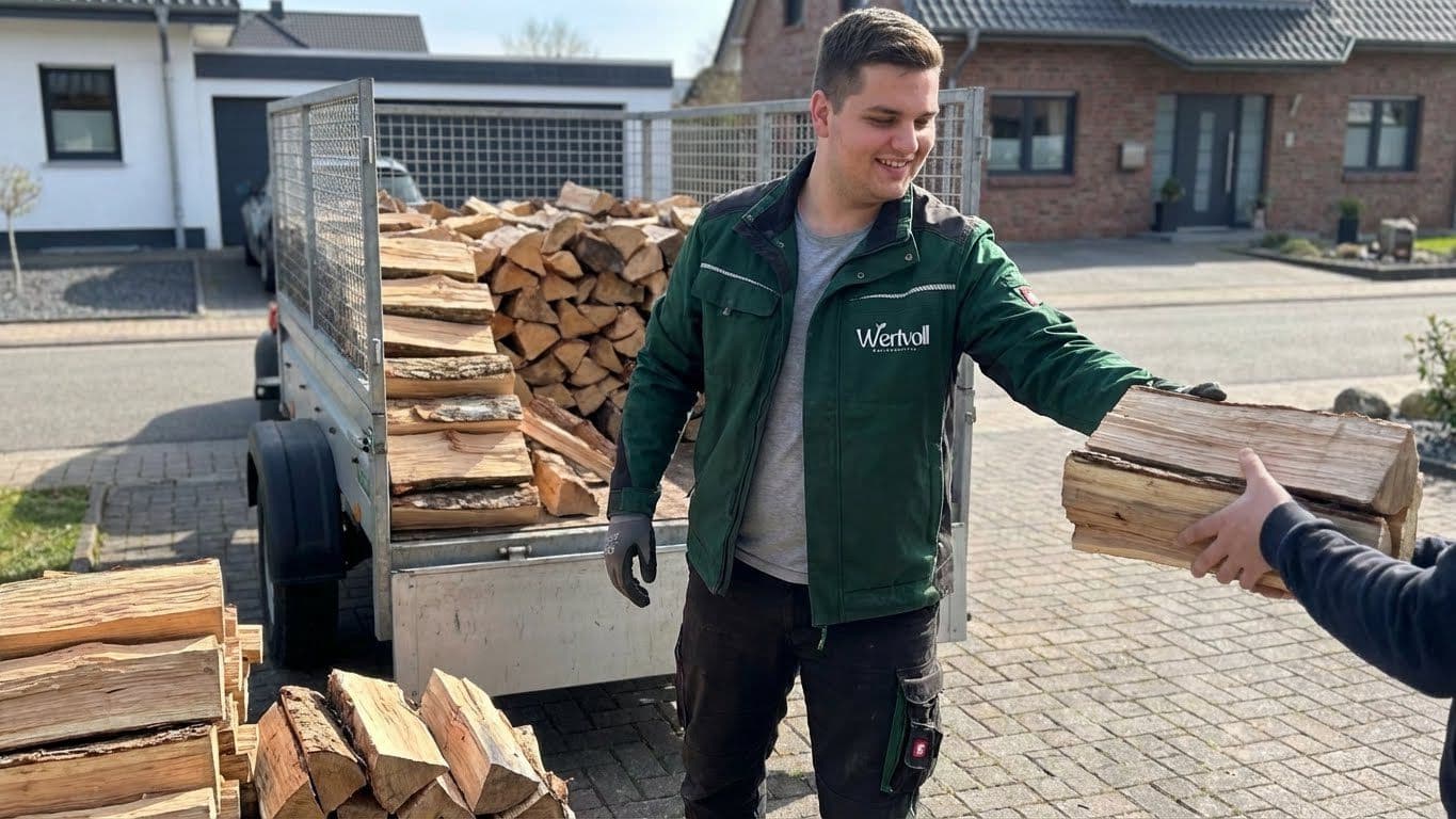 Brennholz kaufen Bielefeld - Übergabe an Kunden