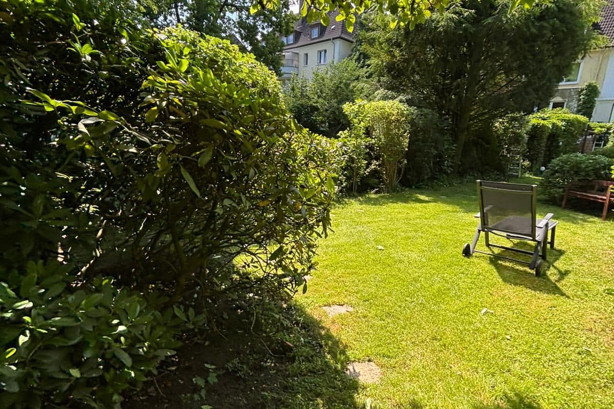 Gartenanlage mit Sitzplatz