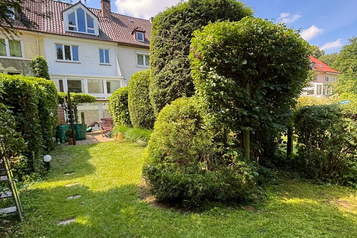 Garten mit Trittsteinweg